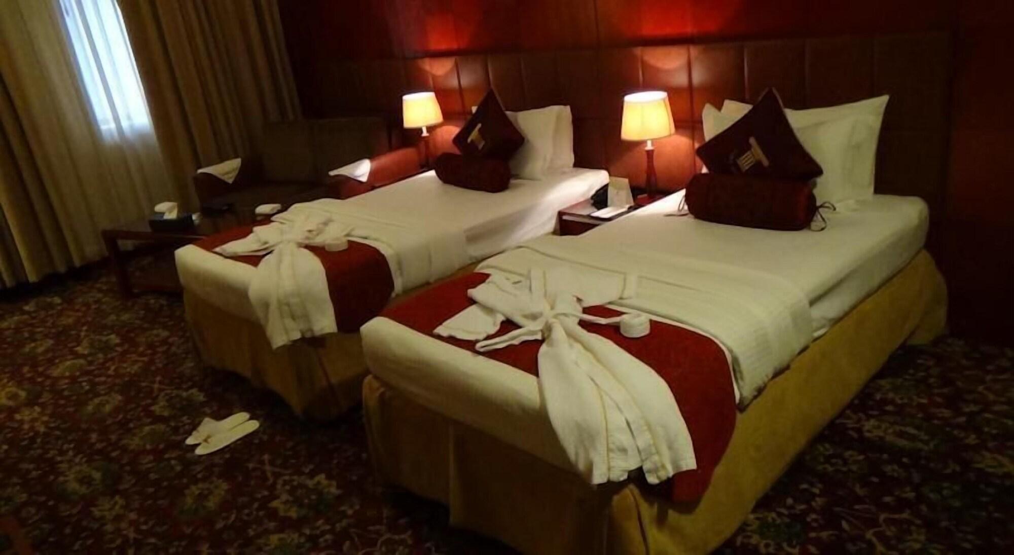 מלון אל-מדינה Shaza Regency Plaza Al Madinah מראה חיצוני תמונה A room at the hotel