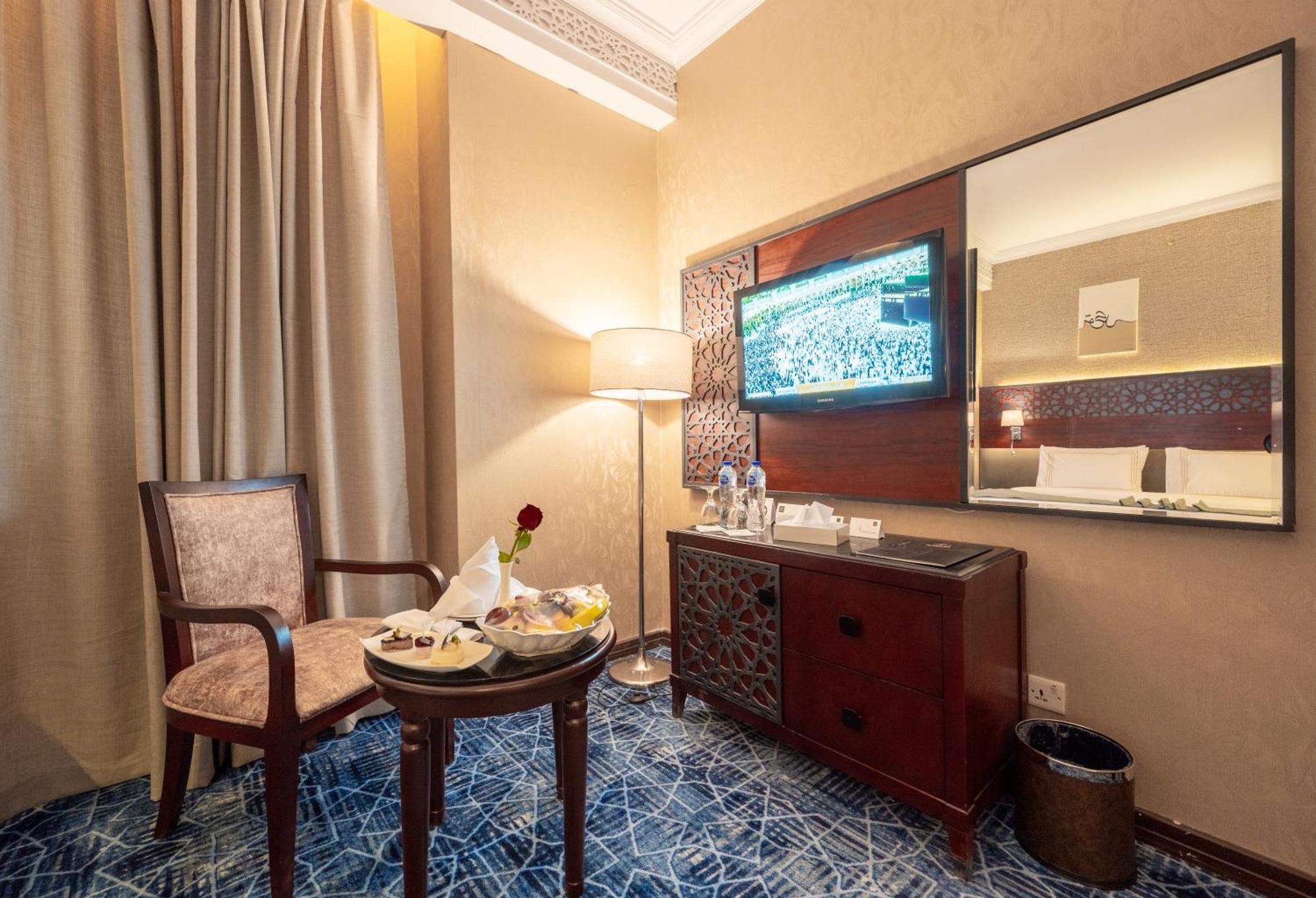 מלון אל-מדינה Shaza Regency Plaza Al Madinah מראה חיצוני תמונה A room at the hotel