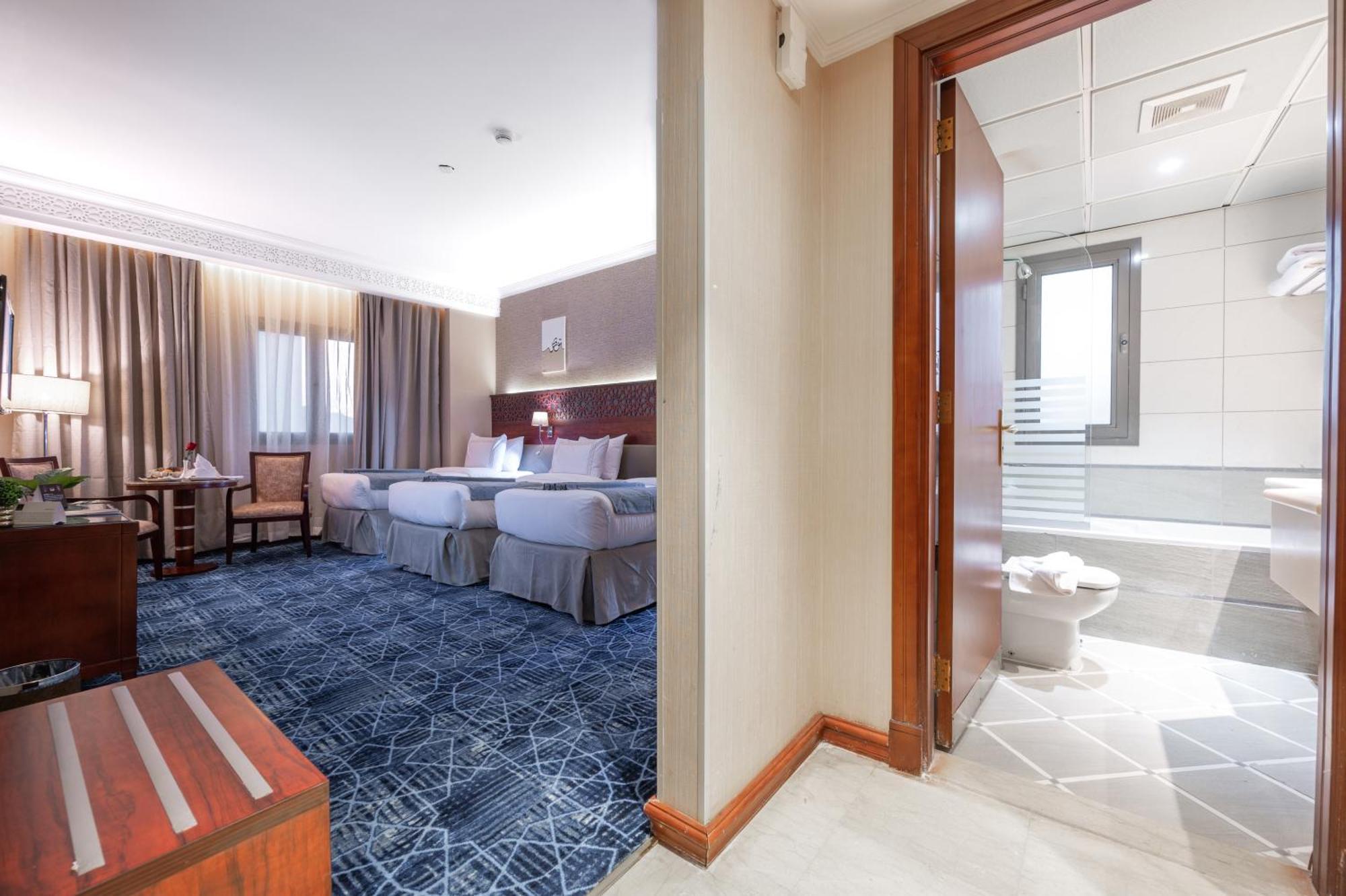 מלון אל-מדינה Shaza Regency Plaza Al Madinah מראה חיצוני תמונה A room at the hotel
