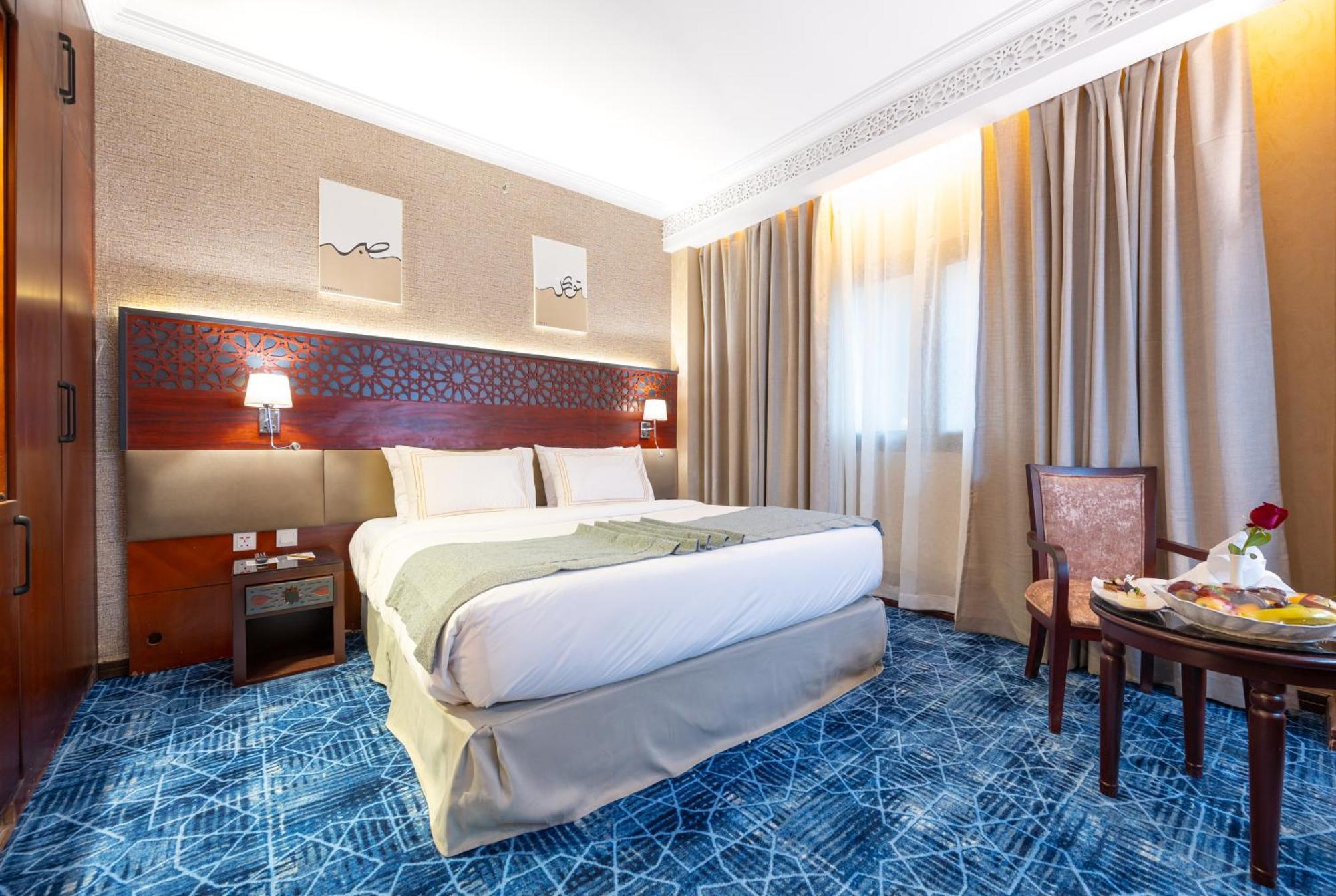 מלון אל-מדינה Shaza Regency Plaza Al Madinah מראה חיצוני תמונה A room at the hotel