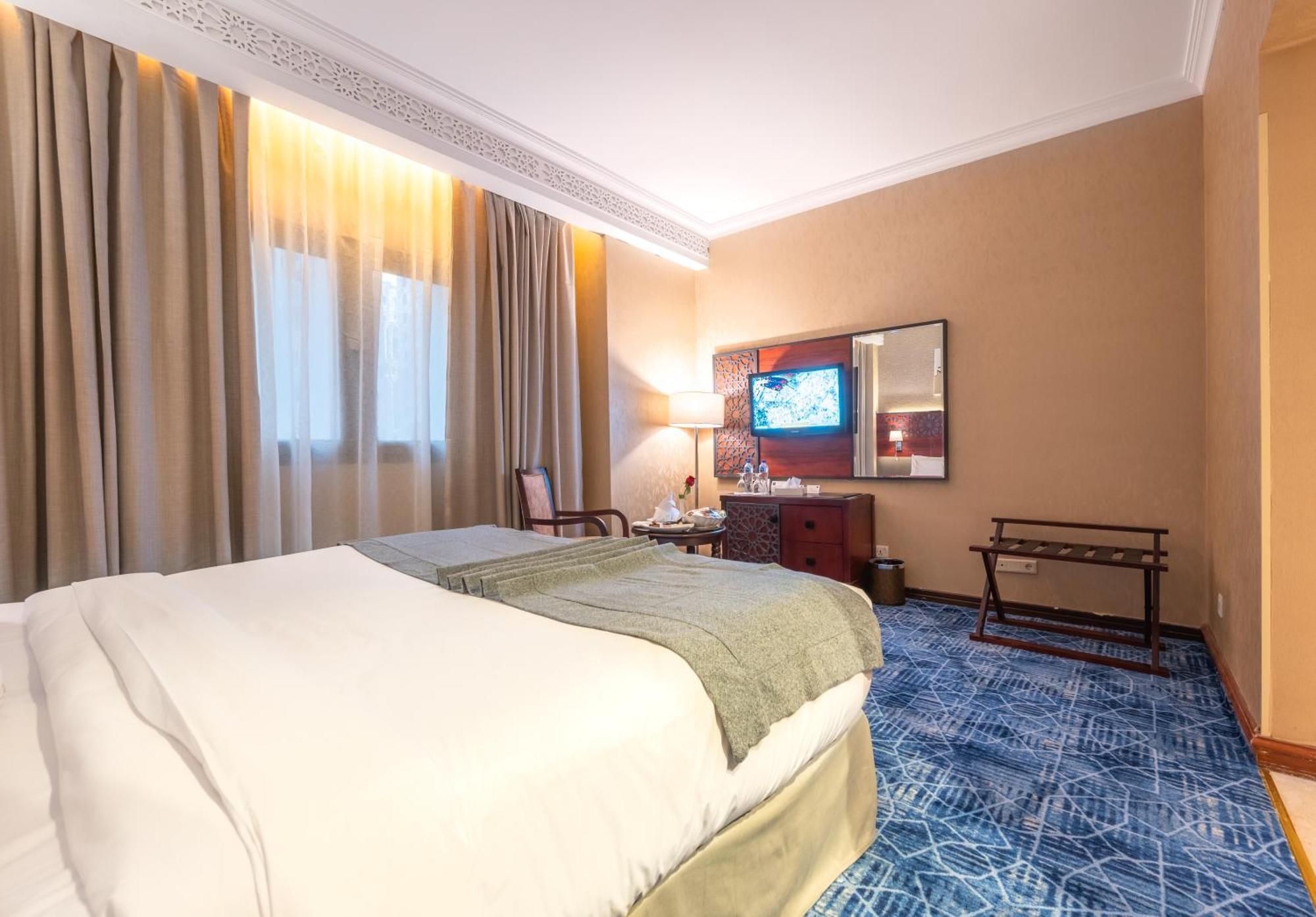 מלון אל-מדינה Shaza Regency Plaza Al Madinah מראה חיצוני תמונה A room at the hotel