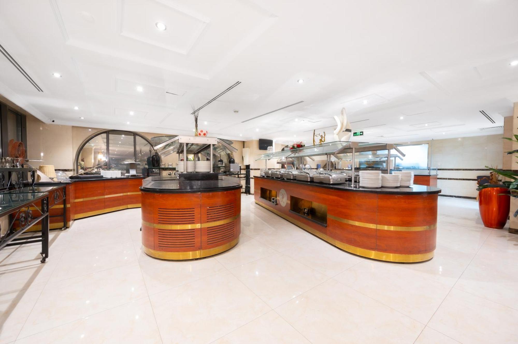 מלון אל-מדינה Shaza Regency Plaza Al Madinah מראה חיצוני תמונה The buffet at the lounge