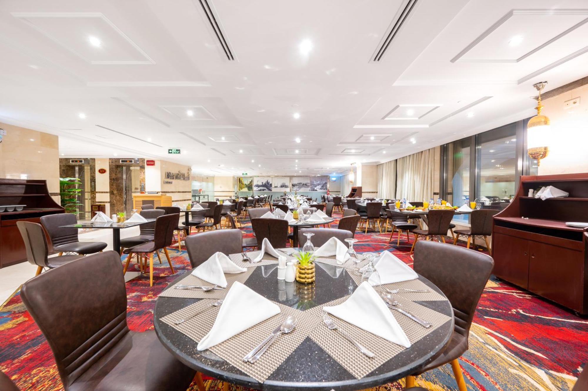 מלון אל-מדינה Shaza Regency Plaza Al Madinah מראה חיצוני תמונה The Club at Tan Son Nhat International Airport