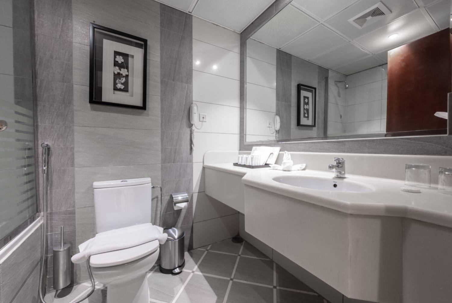 מלון אל-מדינה Shaza Regency Plaza Al Madinah מראה חיצוני תמונה Bathroom