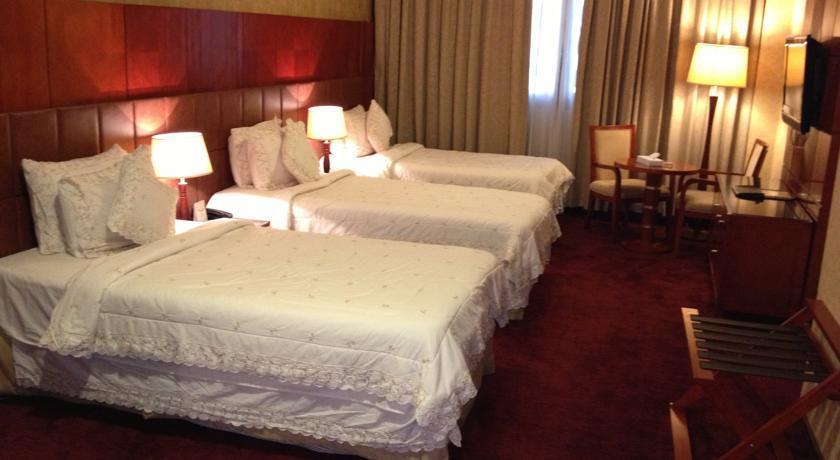 מלון אל-מדינה Shaza Regency Plaza Al Madinah מראה חיצוני תמונה A room at the hotel
