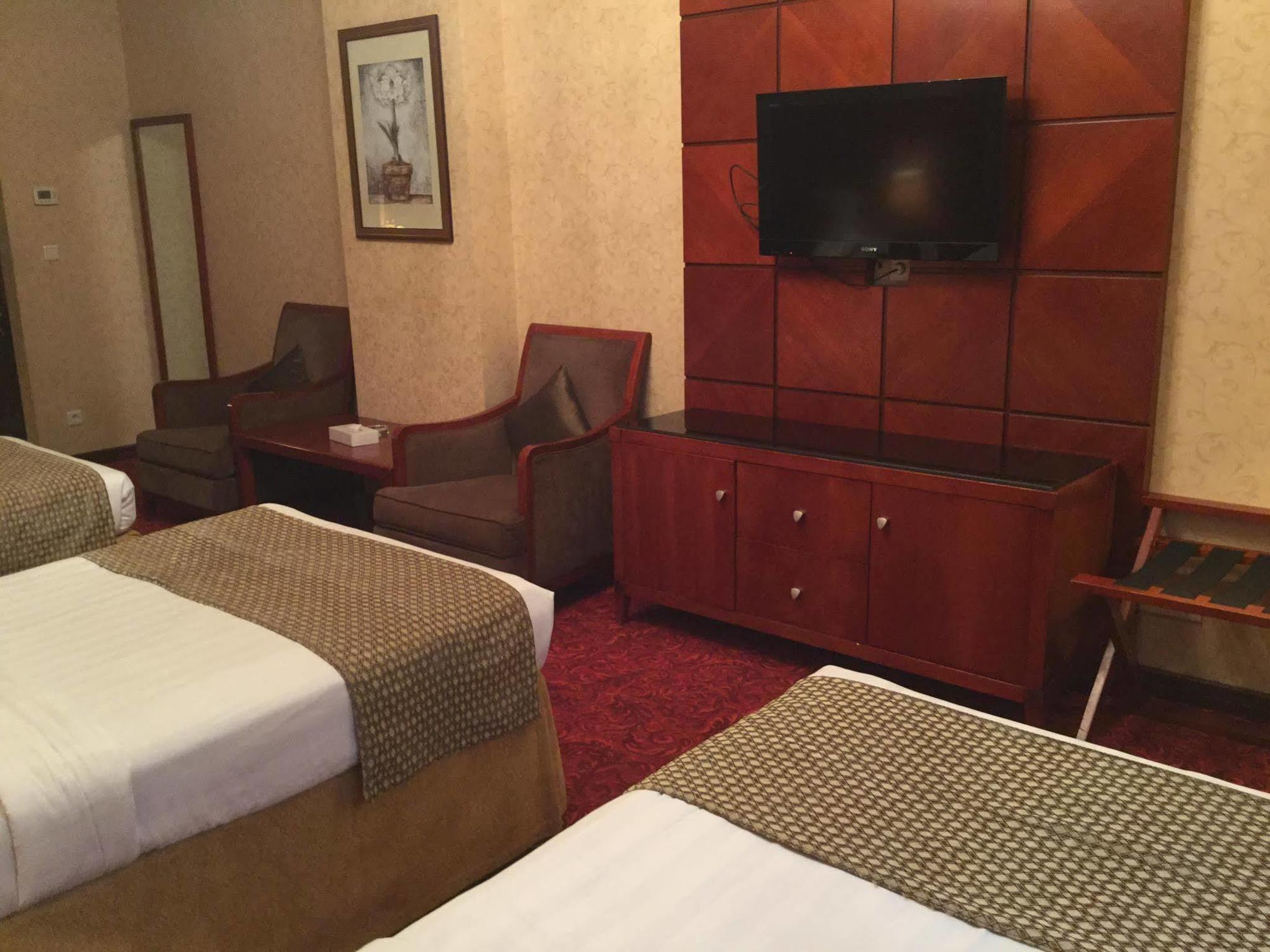מלון אל-מדינה Shaza Regency Plaza Al Madinah מראה חיצוני תמונה A room at the hotel