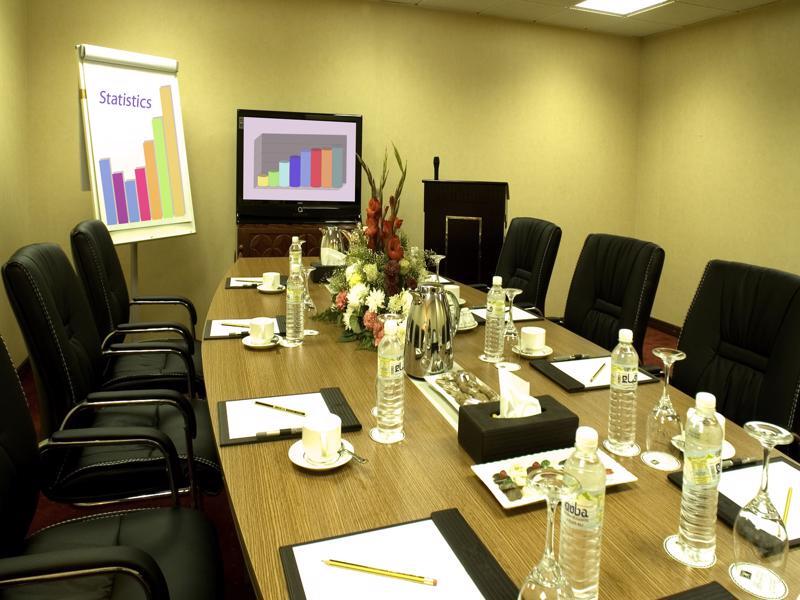 מלון אל-מדינה Shaza Regency Plaza Al Madinah מראה חיצוני תמונה A boardroom meeting