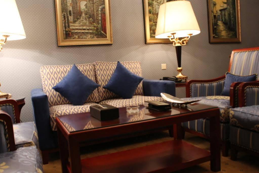 מלון אל-מדינה Shaza Regency Plaza Al Madinah מראה חיצוני תמונה A living room